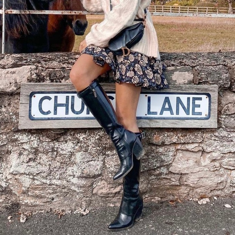 Chloe Tall Rylee boots used- size 36 US 6 Black shiny leather